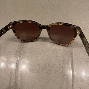 Tory Burch Sunglasses like new TY7095